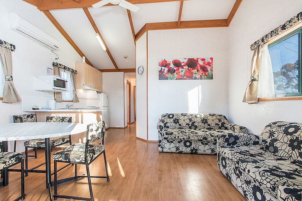 Standard Suite, Multiple Bedrooms, Kitchenette (Bush cabin 3 bed 2 night) - Linen extra charge