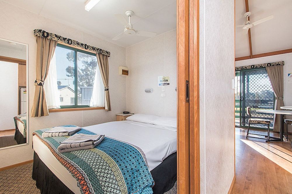 Standard Suite, Multiple Bedrooms, Kitchenette (Bush cabin 3 bed 2 night) - Linen extra charge