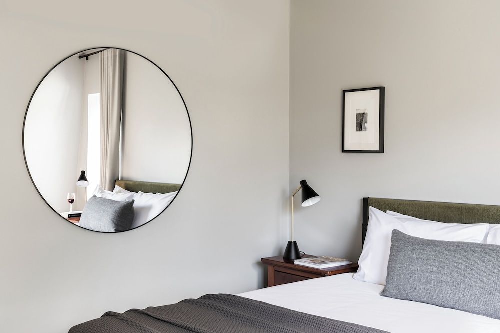 Cleveland Estate Standard Suite 3