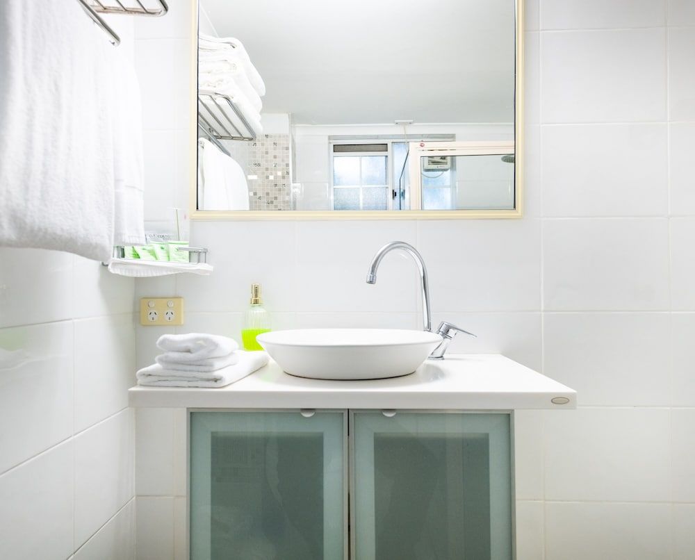 Golden Age Motor Inn Queanbeyan King Family Room (5) No Pets 4