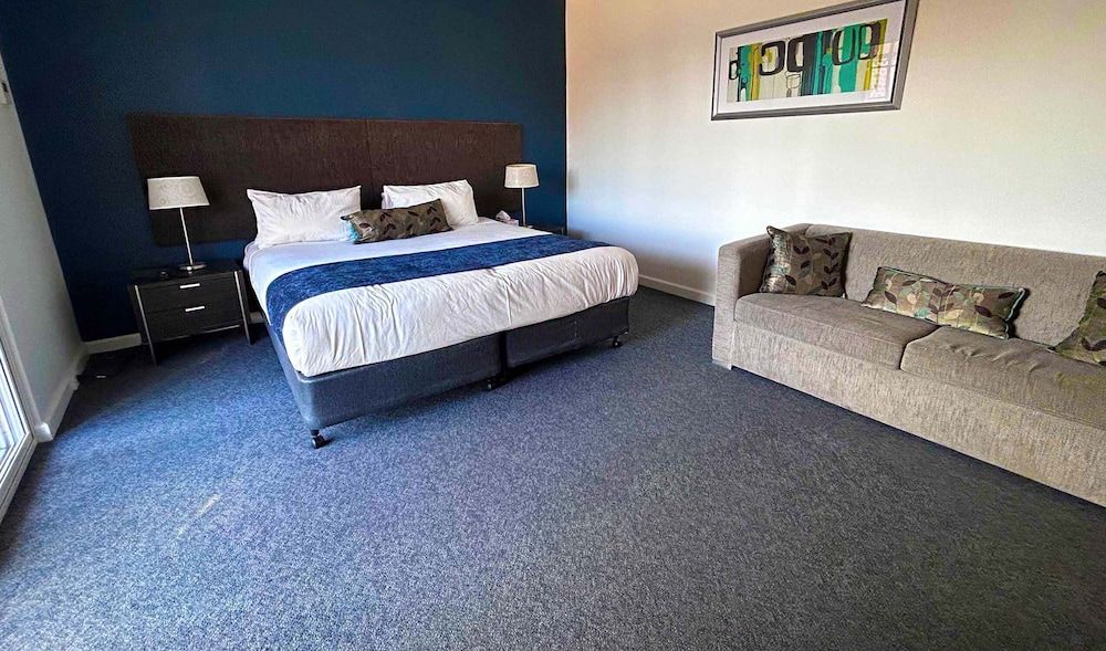 Deluxe King Bed Room (No Pets)