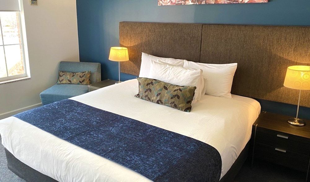 Golden Age Motor Inn Queanbeyan King Family Room (5) No Pets