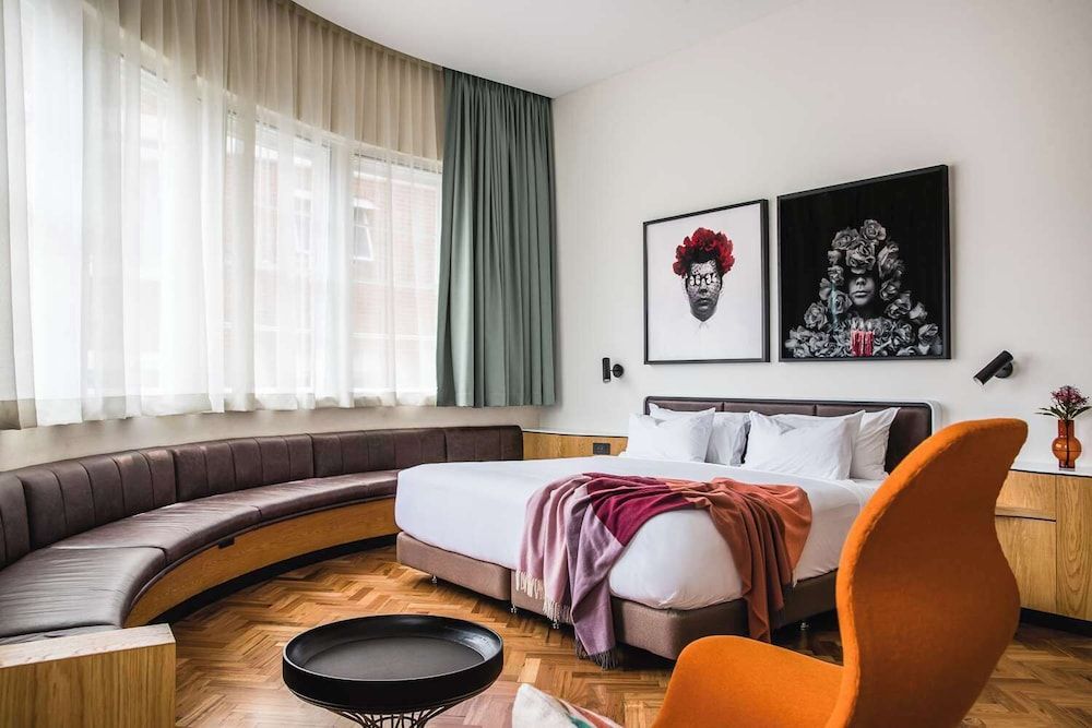 Suite (Clare)