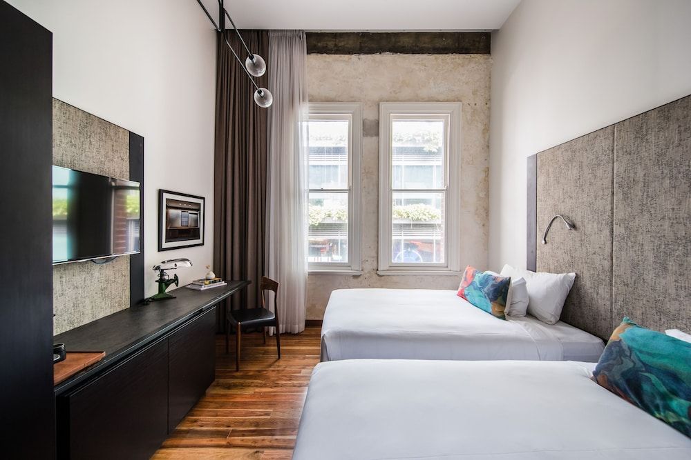 Room (Connell)