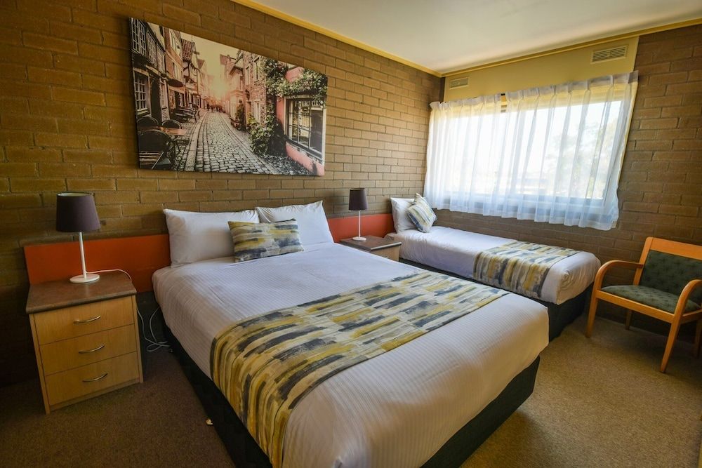 Basic Apartment, 2 Bedrooms, Upper Floor Lake View