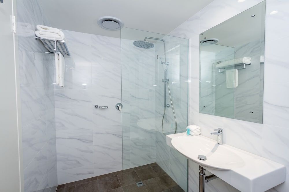 Great Southern Hotel Perth Superior Twin Room With Solar Skylight/No Window - No Housekeeping 2