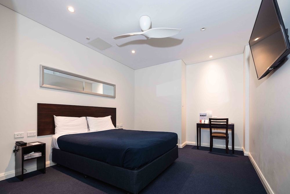 Superior Queen Room With Solar Skylight/No Window