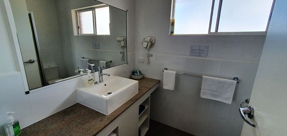 Centrepoint Motel Twin Room, Multiple Beds 2