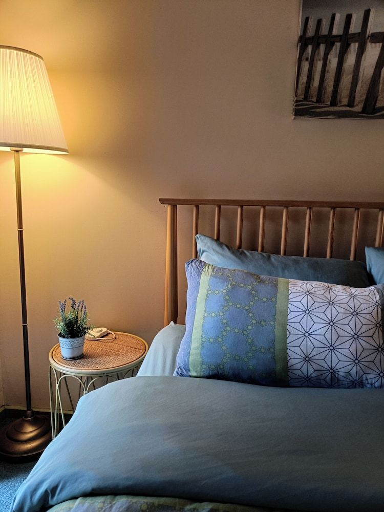 Kalimna Woods Cottages Family (1 Queen and 2 Single) with Woodfire 3