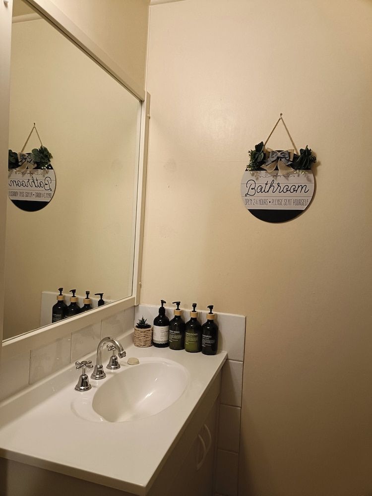 Kalimna Woods Cottages Family (1 Queen and 2 Single) with Woodfire 4