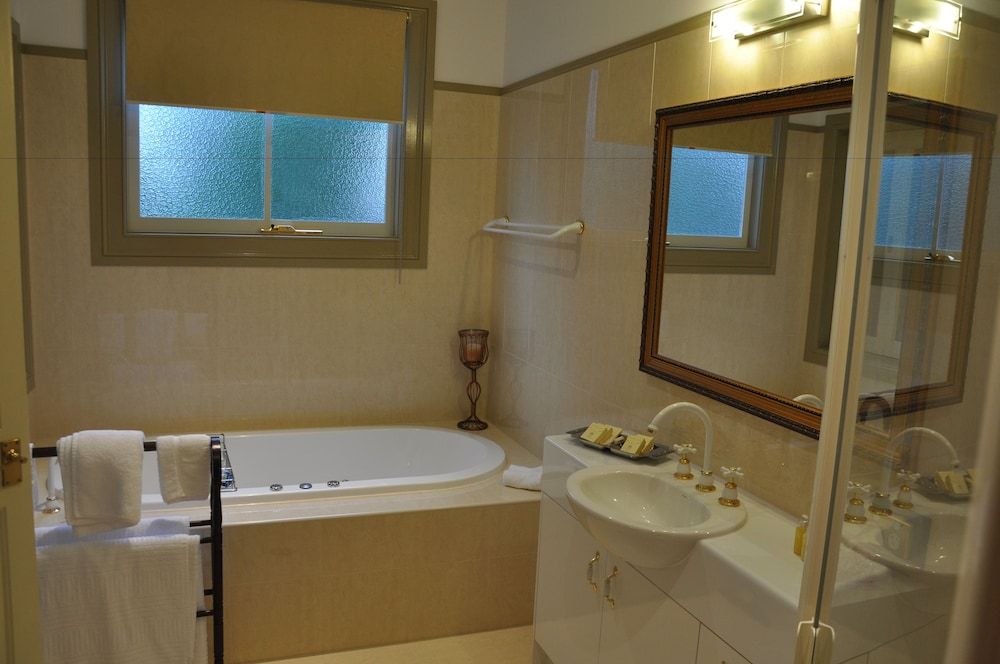 Bli Bli House Riverside Retreat Spa Suite 11