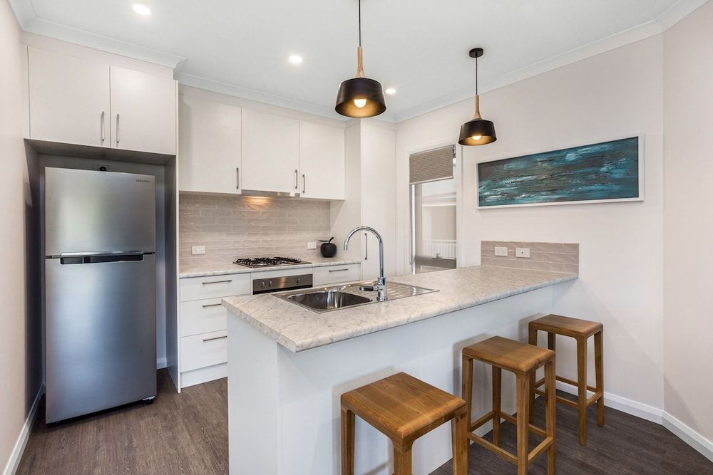 National Hotel Complex and Bendigo Central Apartments Three Bedroom Apartment 3