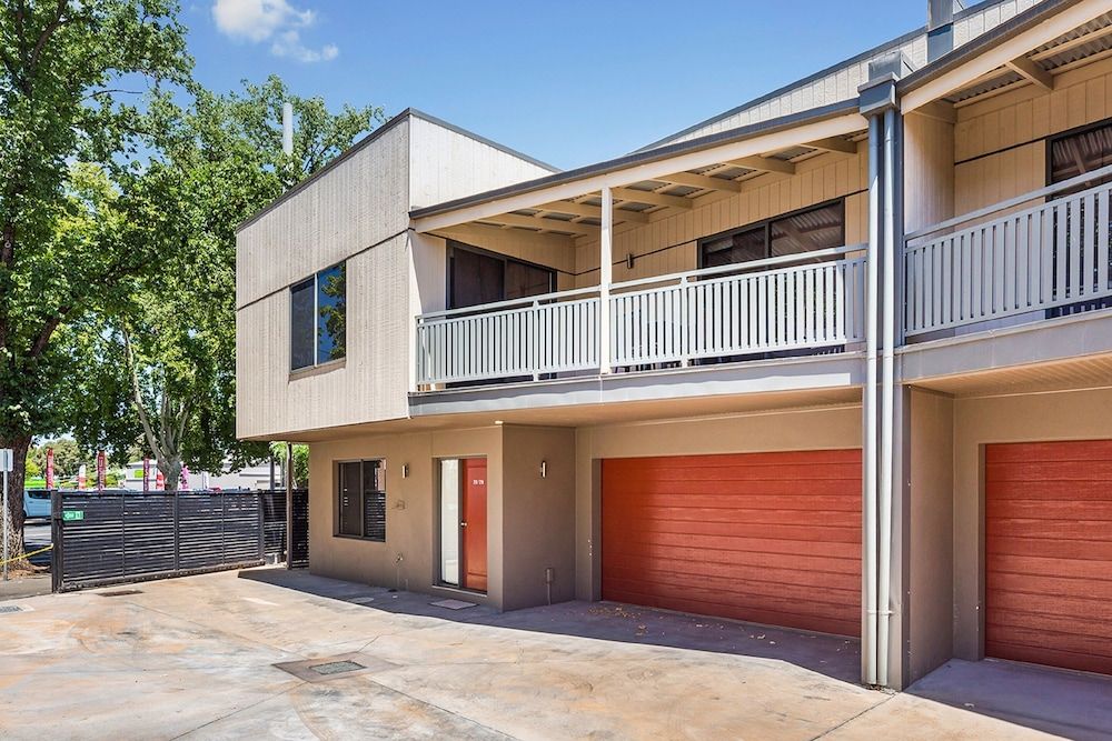 National Hotel Complex and Bendigo Central Apartments Two Bedroom Upstairs Apartment 5