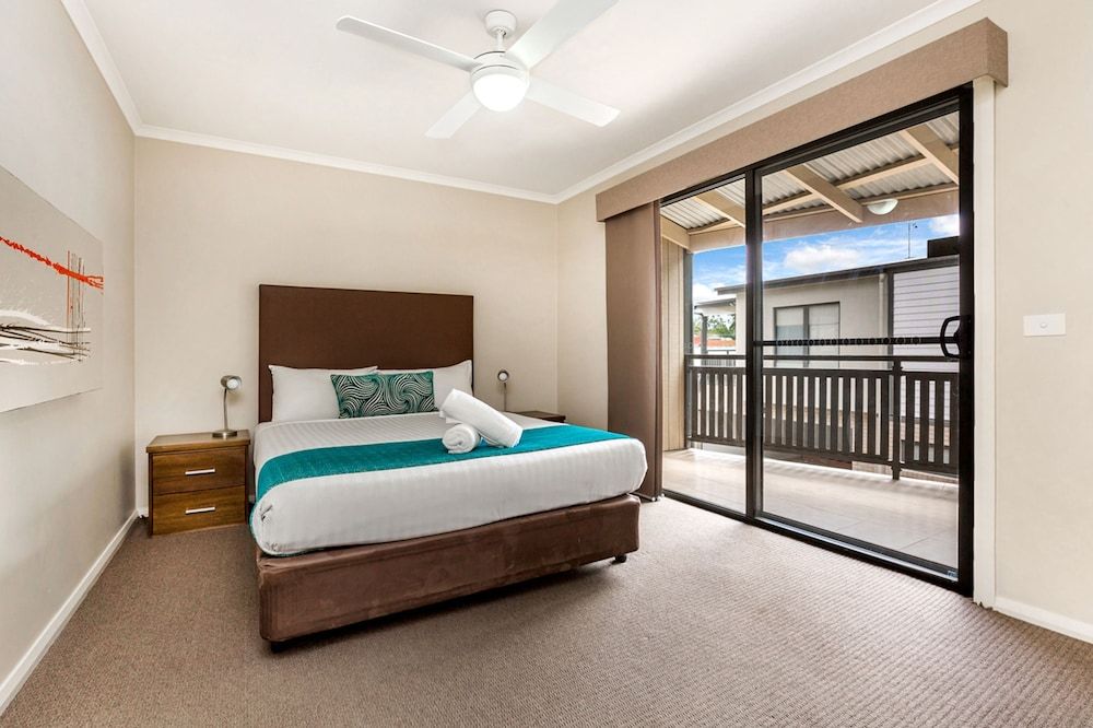 National Hotel Complex and Bendigo Central Apartments Two Bedroom Upstairs Apartment 3