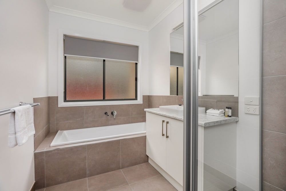 National Hotel Complex and Bendigo Central Apartments Three Bedroom Apartment 6