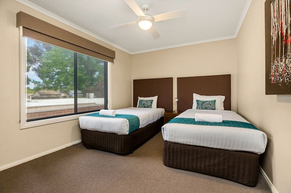 National Hotel Complex and Bendigo Central Apartments Two Bedroom Upstairs Apartment 4