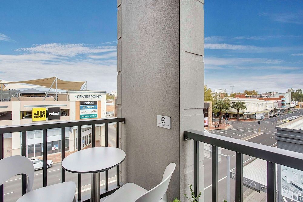 CH Boutique Hotel & Apartments, an Ascend Collection Hotel Suite, 1 King Bed with Sofa bed, Non Smoking 6