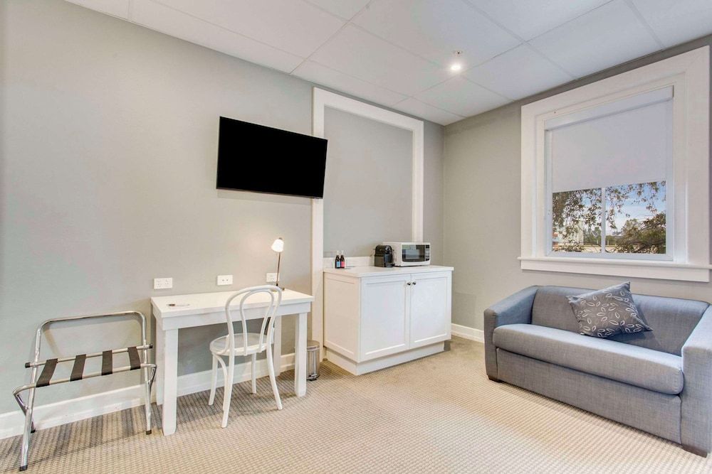 CH Boutique Hotel & Apartments, an Ascend Collection Hotel Standard Room, 1 King Bed, Non Smoking 15