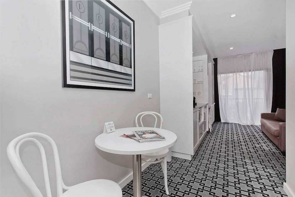 CH Boutique Hotel & Apartments, an Ascend Collection Hotel Suite, 1 King Bed with Sofa bed, Non Smoking 8