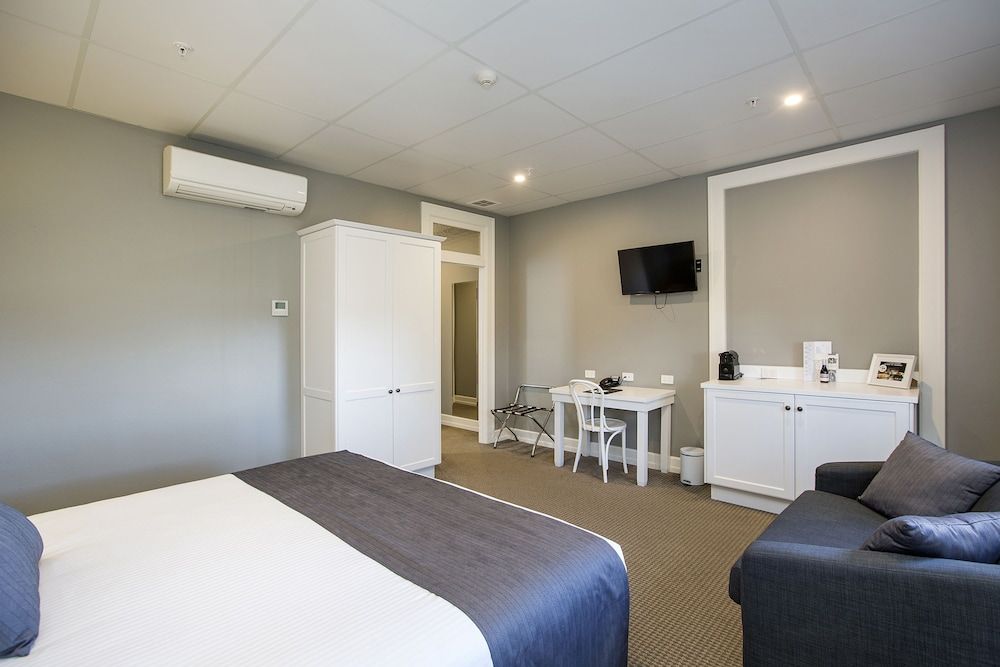 CH Boutique Hotel & Apartments, an Ascend Collection Hotel Standard Room, 1 King Bed, Non Smoking