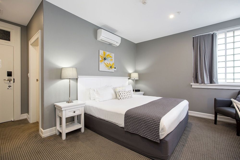 CH Boutique Hotel & Apartments, an Ascend Collection Hotel Standard Room, 1 King Bed, Non Smoking 3