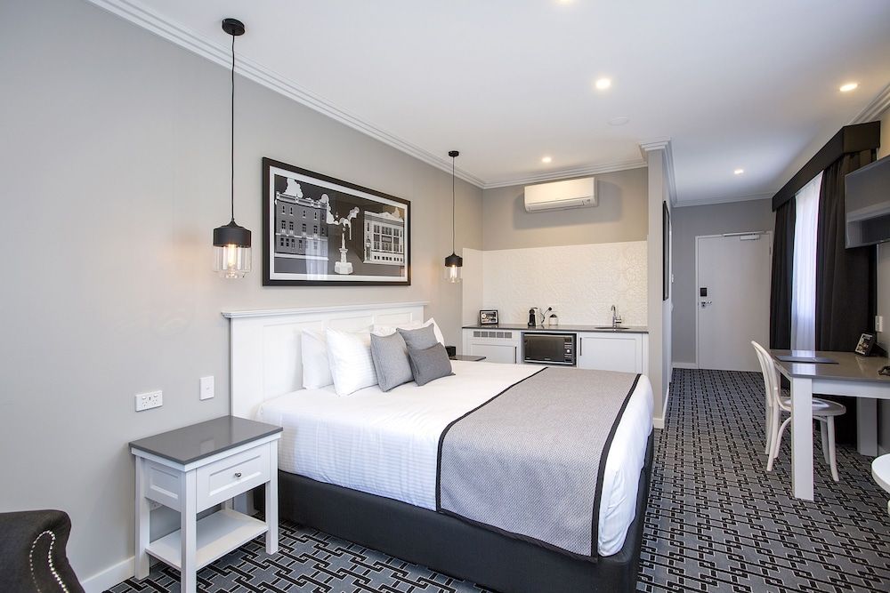 Standard Studio Suite, 1 King Bed, Non Smoking