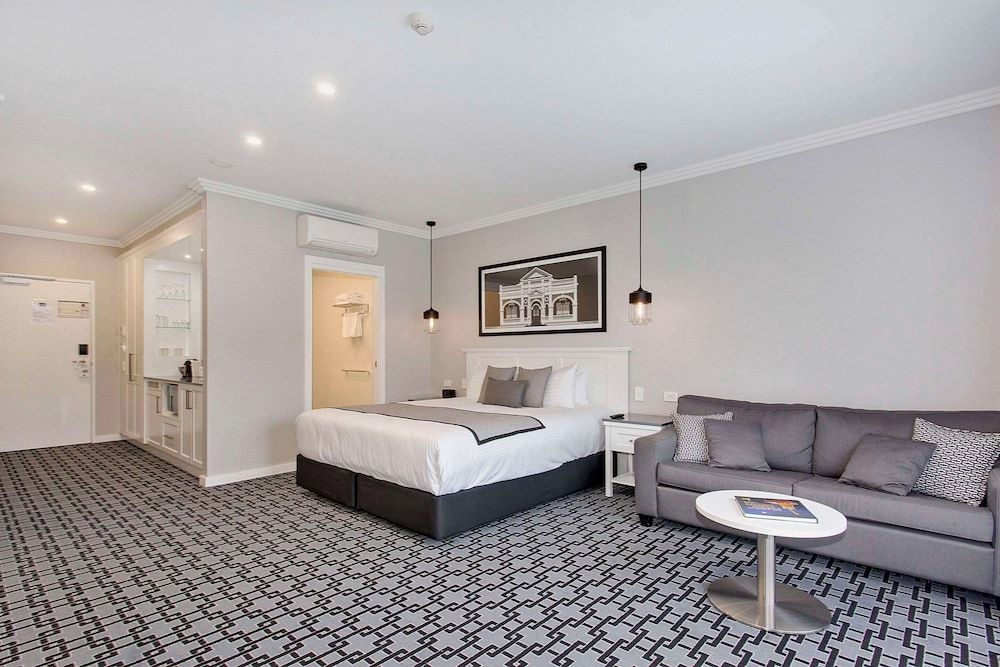 CH Boutique Hotel & Apartments, an Ascend Collection Hotel Apartment, 3 Bedrooms (located at 31 The Ringers Road) 3