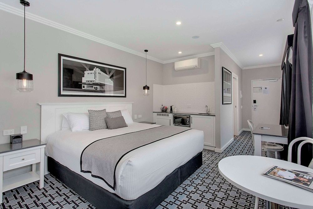 CH Boutique Hotel & Apartments, an Ascend Collection Hotel Apartment, 3 Bedrooms (located at 31 The Ringers Road) 4