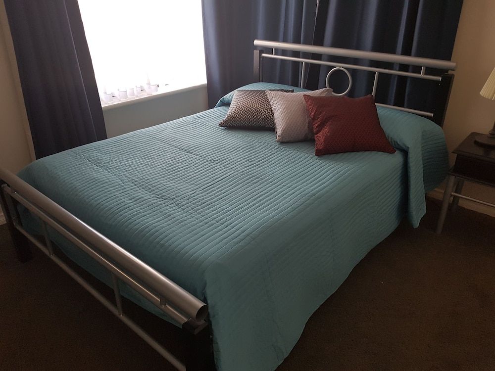 Double Room with Shared Bathroom (3)