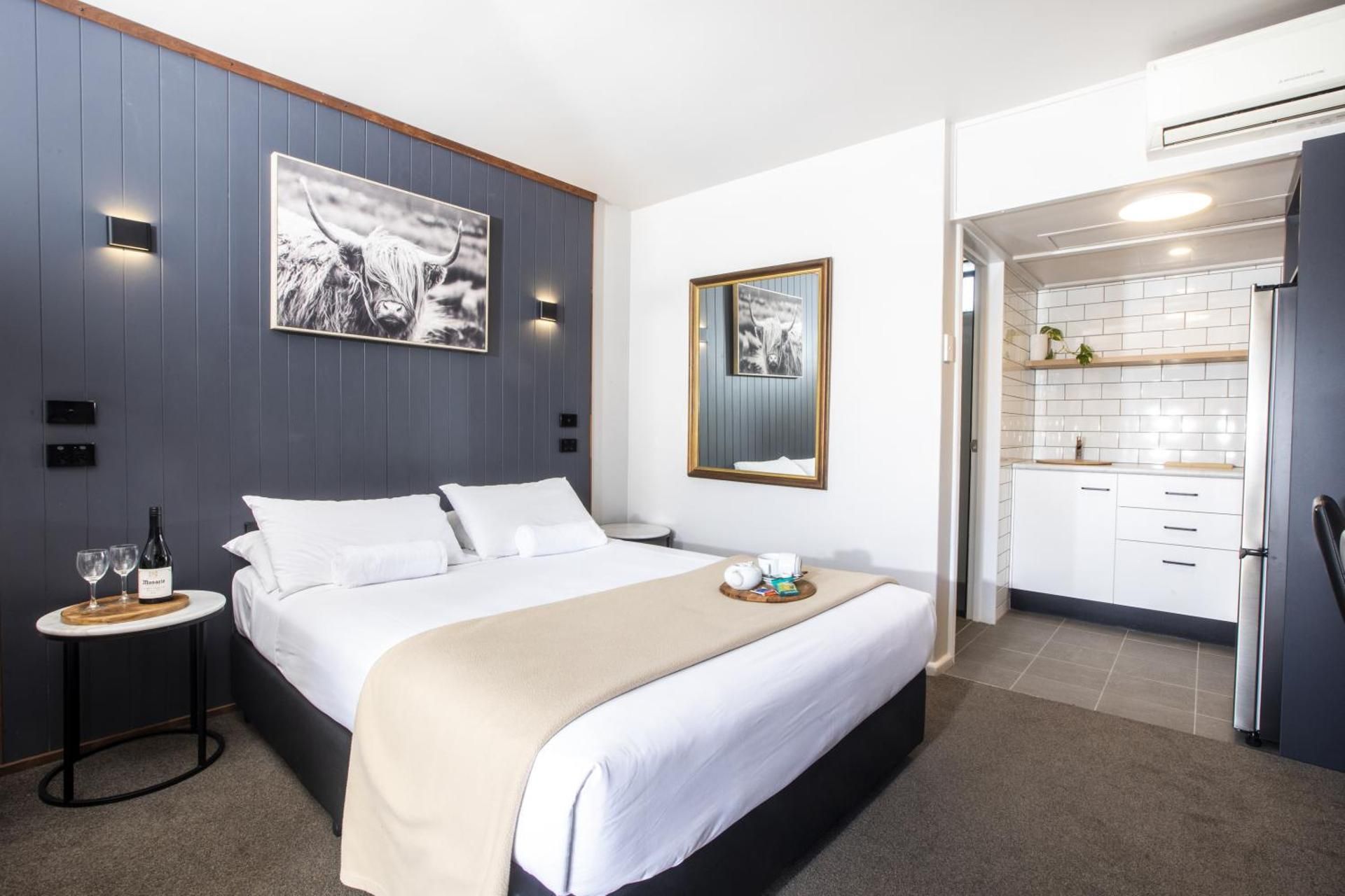 1 Queen Bed, Efficiency, No Smoking