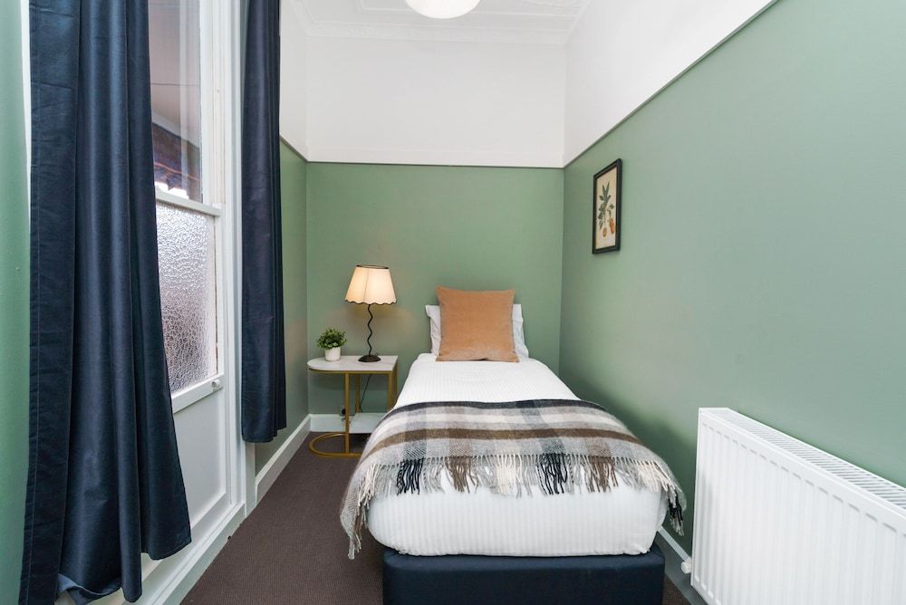 Bundanoon Hotel Deluxe Triple Room