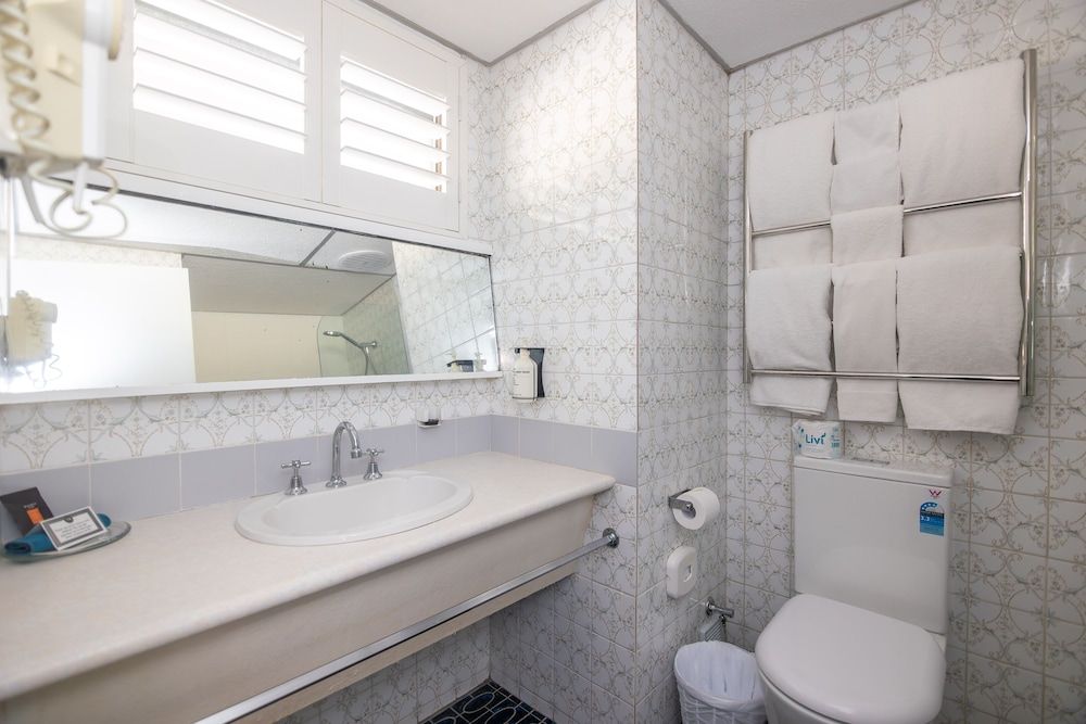 Dog Rock Motel Standard Twin Room 7