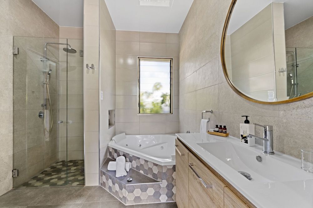 Blue Summit Hideaway 3 Bedroom Spa Villa 18