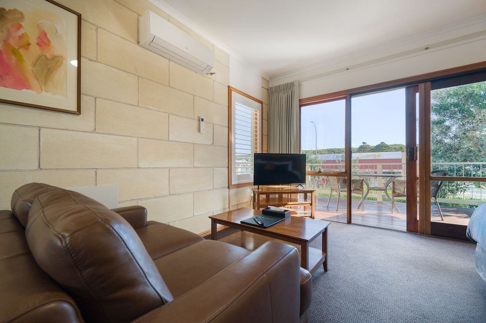 Loch Ard Motor Inn King Suite 6