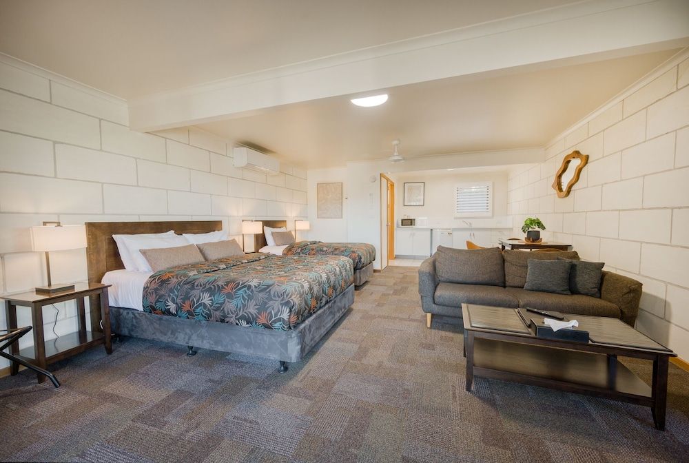 Loch Ard Motor Inn Twin Suite - Garden View 2