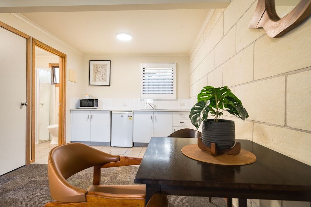 Loch Ard Motor Inn Twin Suite - Garden View 5