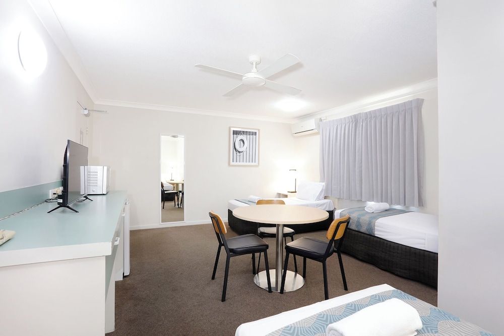 Motel Room (3 Single Beds)