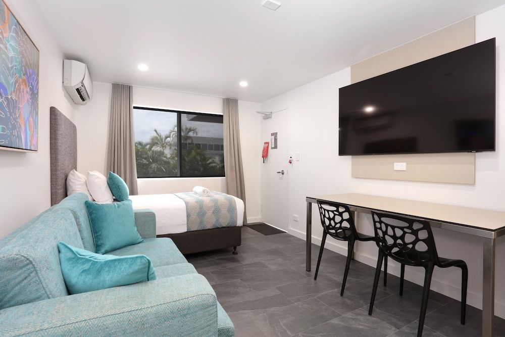 1 Bedroom Apartment (1 King Bed + 1 Single Bed)