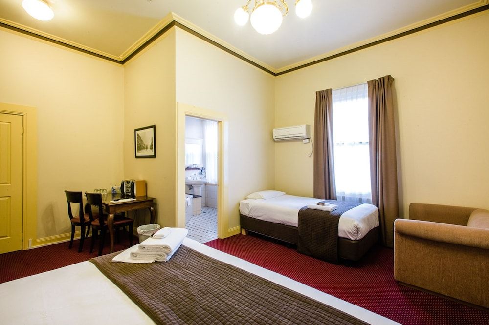Glenferrie Hotel Standard Twin Room 3