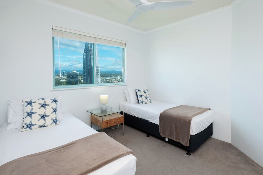 The Waterford on Main Beach 2 Bedrooms Ocean View 25