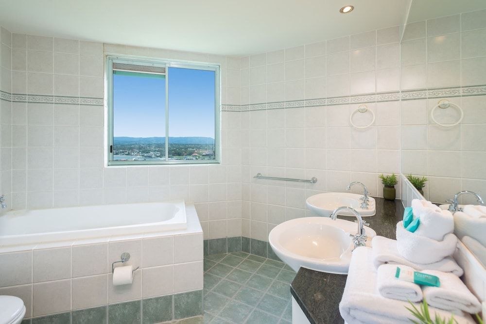 The Waterford on Main Beach Skyhome 3 Bedroom Sub Penthouse 15