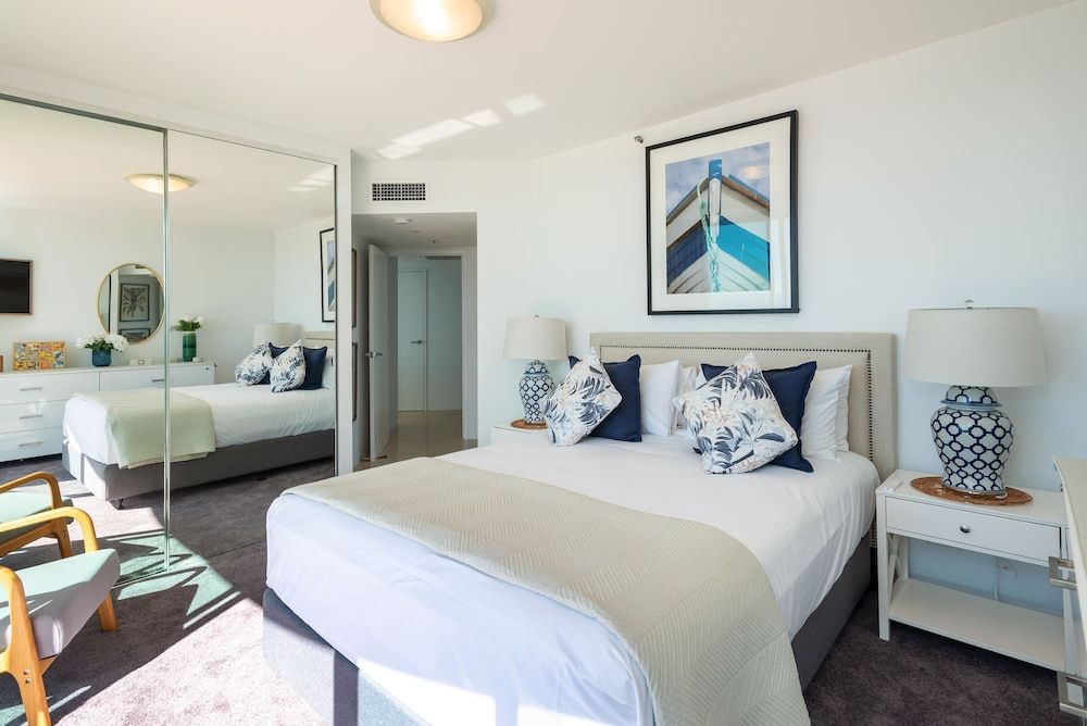 The Waterford on Main Beach Sub-Penthouse, 3 Bedrooms, Balcony, Oceanfront 2