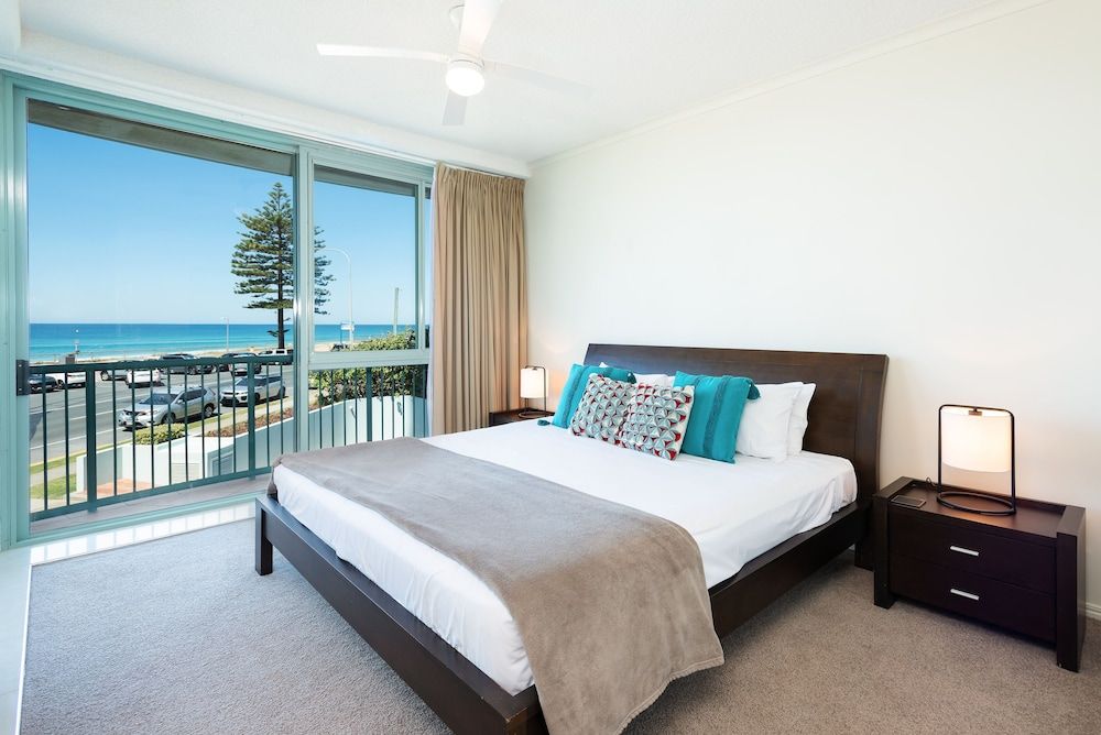 The Waterford on Main Beach 2 Bedrooms Ocean View 15