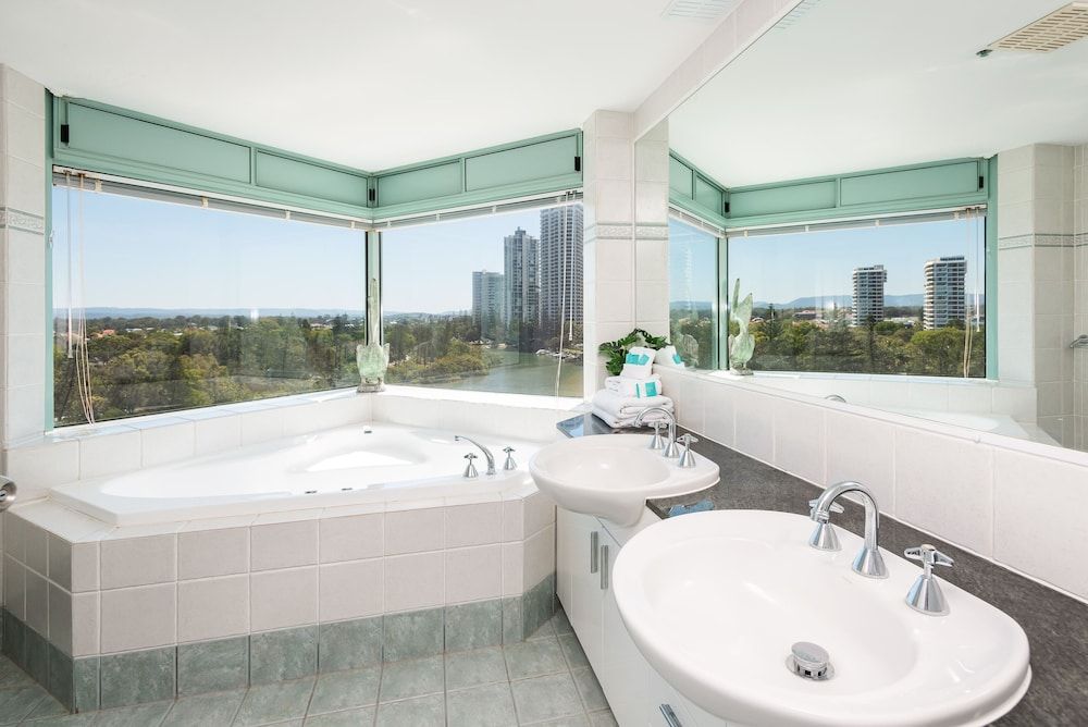 The Waterford on Main Beach 2 Bedrooms Ocean View 53