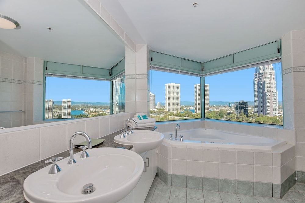 The Waterford on Main Beach 2 Bedrooms Ocean View 47