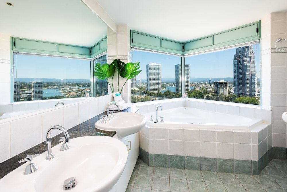 The Waterford on Main Beach 2 Bedrooms Ocean View 51