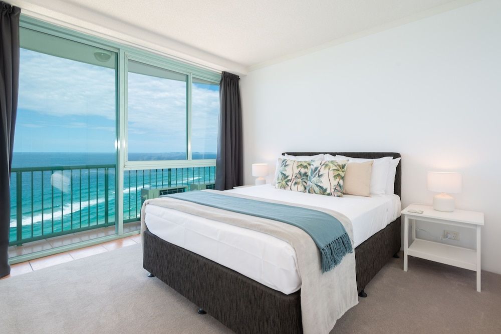 The Waterford on Main Beach Skyhome 3 Bedroom Sub Penthouse