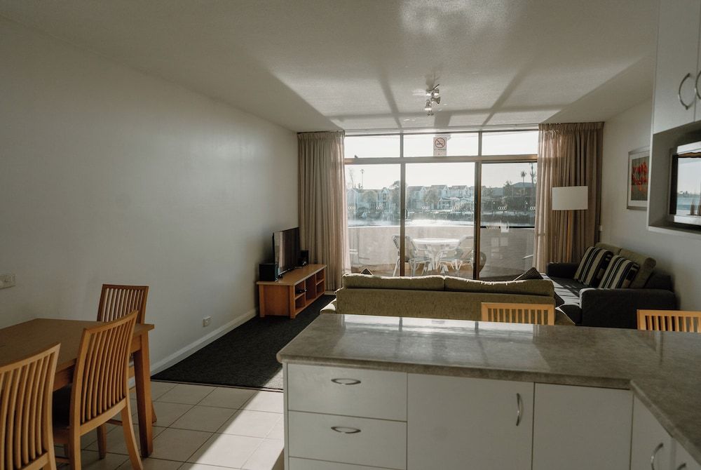 Lake Mulwala Boatel Standard Apartment, 2 Bedrooms, Non Smoking, Kitchen (Apartment) 9