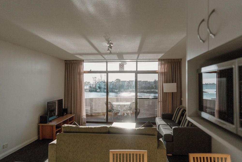 Lake Mulwala Boatel Standard Apartment, 2 Bedrooms, Non Smoking, Kitchen (Apartment) 10