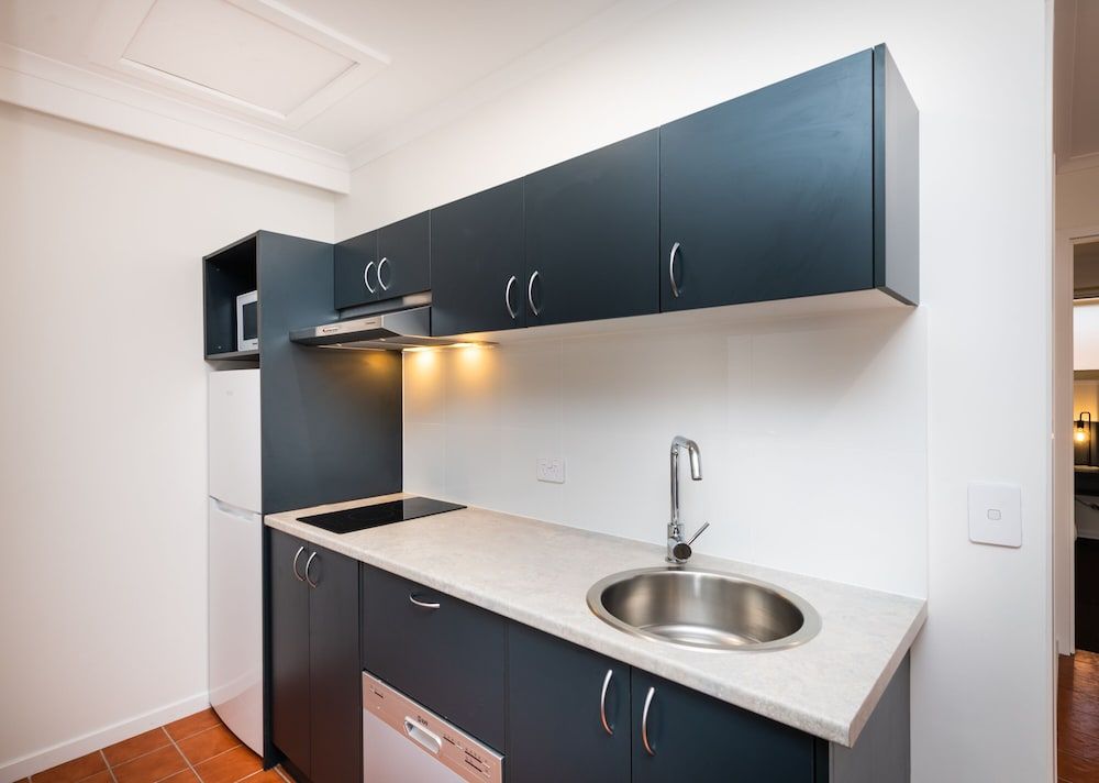 River Motel Family Suite with Kitchen, No Pets 8